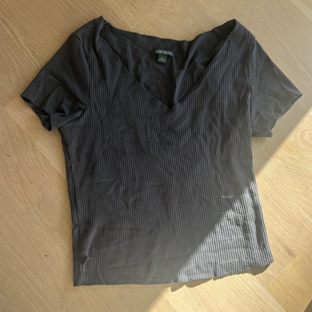 Small fitted cropped tee!